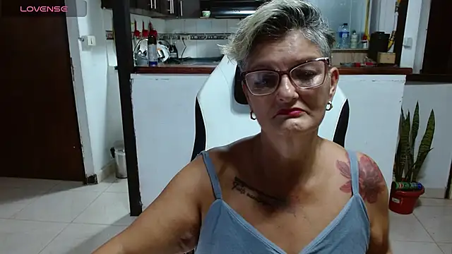 bety-cum2 online show from June 25, 2026, 10:47 pm
