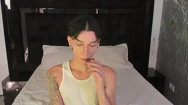 Snapshot of AndyWiilliams chatting on January 15, 2025, 9:30 pm AndyWiilliams online show from January 15, 2025, 9:30 pm