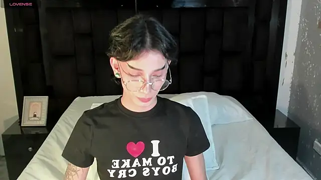 Snapshot of AndyWiilliams chatting on February 7, 2025, 12:31 am AndyWiilliams online show from February 7, 2025, 12:31 am