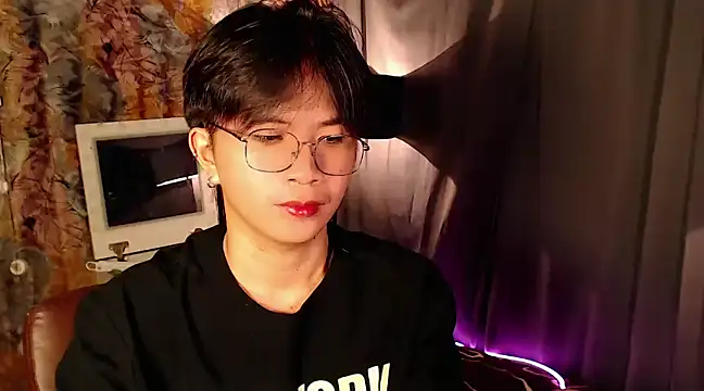 Sexy Handsome Drex online show from December 18, 2024, 1:23 pm