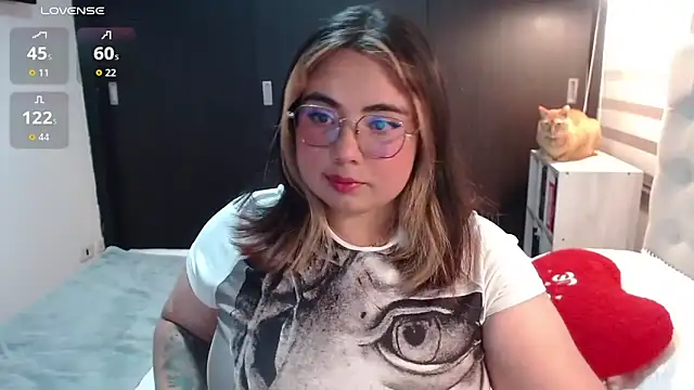 Snapshot of yini_angel chatting on June 9, 2026, 2:01 am yini angel online show from June 9, 2026, 2:01 am
