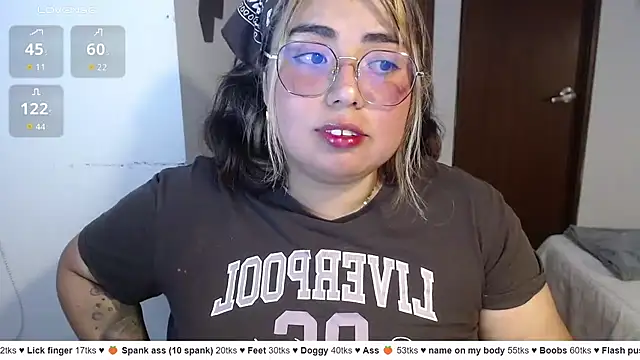 Snapshot of yini_angel chatting on June 12, 2026, 2:43 am yini angel online show from June 12, 2026, 2:43 am