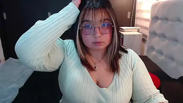 Snapshot of yini_angel chatting on June 14, 2026, 10:56 pm yini angel online show from June 14, 2026, 10:56 pm