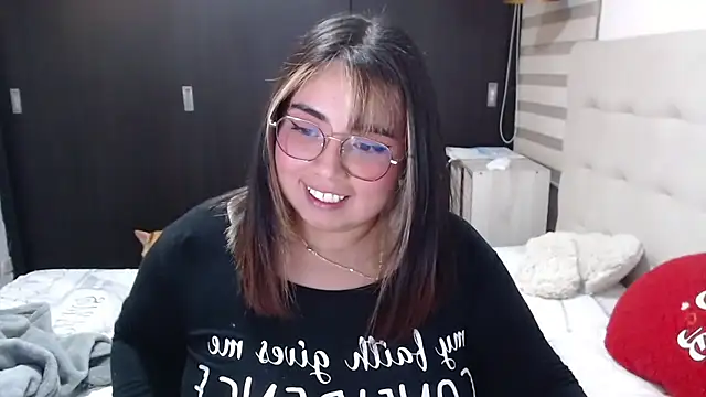 Snapshot of yini_angel chatting on June 22, 2026, 4:20 am yini angel online show from June 22, 2026, 4:20 am