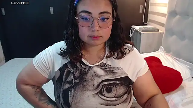 Snapshot of yini_angel chatting on June 26, 2026, 4:06 am yini angel online show from June 26, 2026, 4:06 am