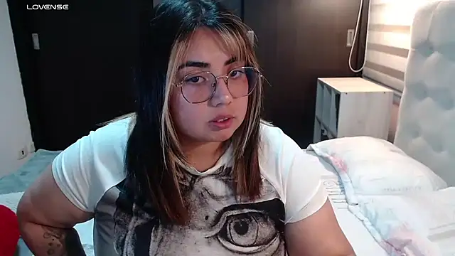 Snapshot of yini_angel chatting on July 7, 2026, 6:47 am yini angel online show from July 7, 2026, 6:47 am