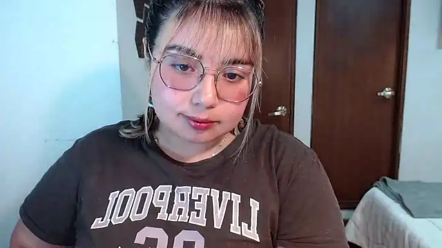 Snapshot of yini_angel chatting on July 15, 2026, 1:55 am yini angel online show from July 15, 2026, 1:55 am