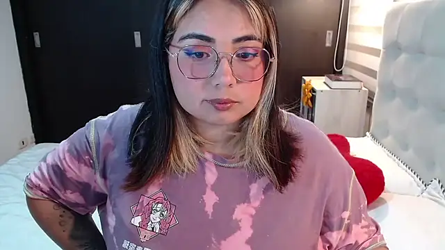 Snapshot of yini_angel chatting on July 23, 2026, 1:08 am yini angel online show from July 23, 2026, 1:08 am