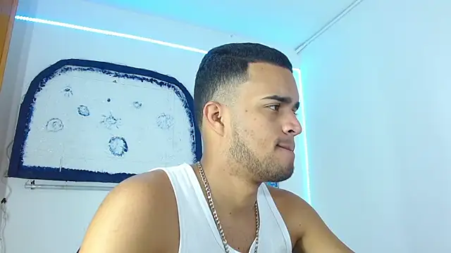 Snapshot of Bigcock_21cm_ chatting on December 19, 2024, 2:24 pm Bigcock 21cm online show from December 19, 2024, 2:24 pm