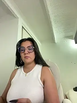 Snapshot of SWEETLILY18 chatting on January 21, 2025, 10:30 pm SWEETLILY18 online show from January 21, 2025, 10:30 pm