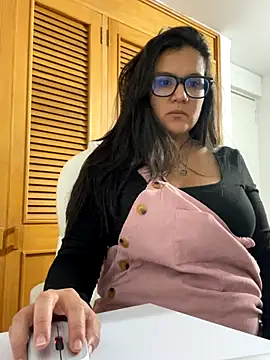 Snapshot of SWEETLILY18 chatting on October 7, 2025, 10:40 pm SWEETLILY18 online show from October 7, 2025, 10:40 pm