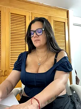 Snapshot of SWEETLILY18 chatting on October 22, 2025, 10:42 pm SWEETLILY18 online show from October 22, 2025, 10:42 pm