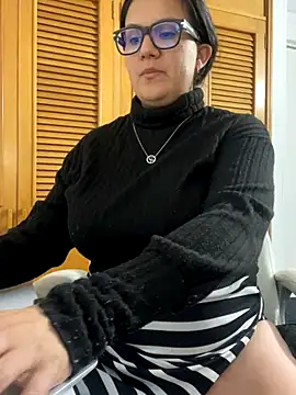 Snapshot of SWEETLILY18 chatting on November 10, 2025, 10:20 pm SWEETLILY18 online show from November 10, 2025, 10:20 pm