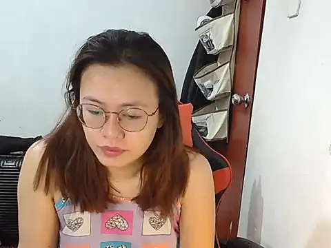 Snapshot of crizzybel chatting on May 15, 2026, 7:54 pm crizzybel online show from May 15, 2026, 7:54 pm
