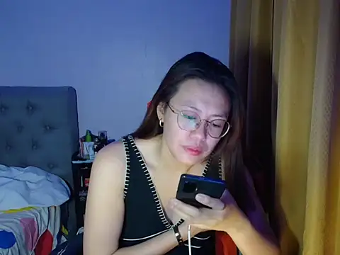 Snapshot of crizzybel chatting on May 28, 2026, 4:21 am crizzybel online show from May 28, 2026, 4:21 am