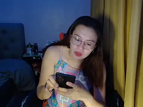 Snapshot of crizzybel chatting on June 1, 2026, 5:36 pm crizzybel online show from June 1, 2026, 5:36 pm