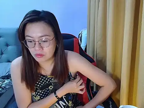 Snapshot of crizzybel chatting on June 2, 2026, 8:00 pm crizzybel online show from June 2, 2026, 8:00 pm