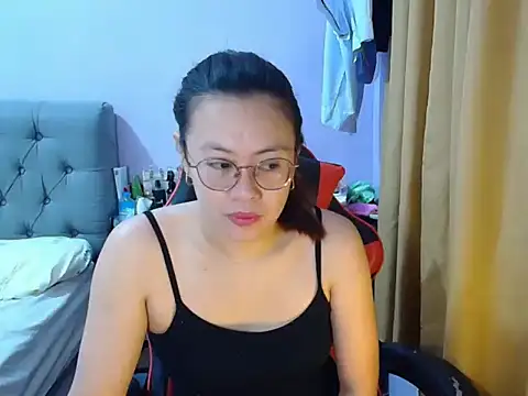 Snapshot of crizzybel chatting on June 11, 2026, 8:18 pm crizzybel online show from June 11, 2026, 8:18 pm