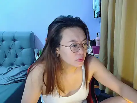 Snapshot of crizzybel chatting on June 16, 2026, 8:00 pm crizzybel online show from June 16, 2026, 8:00 pm
