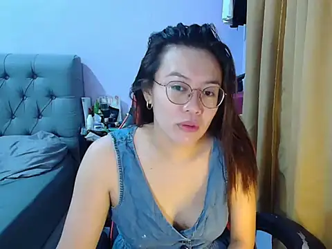 Snapshot of crizzybel chatting on June 17, 2026, 9:05 pm crizzybel online show from June 17, 2026, 9:05 pm