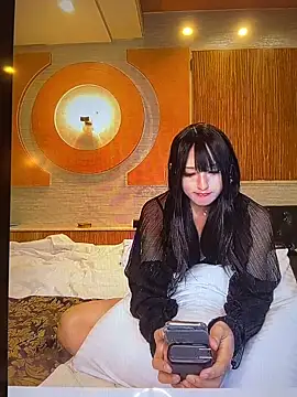 Chika-ch online show from October 15, 2025, 4:45 am