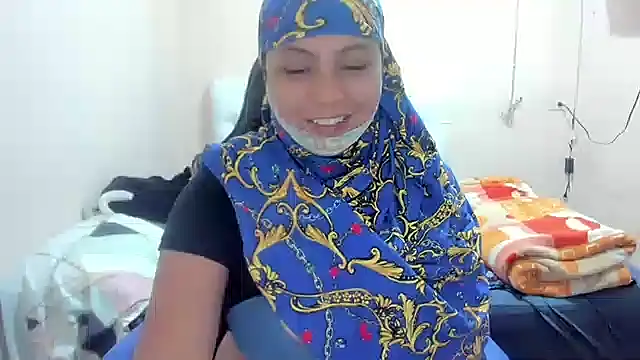 Snapshot of Leylafourniert chatting on December 28, 2024, 10:34 pm Leylafourniert online show from December 28, 2024, 10:34 pm