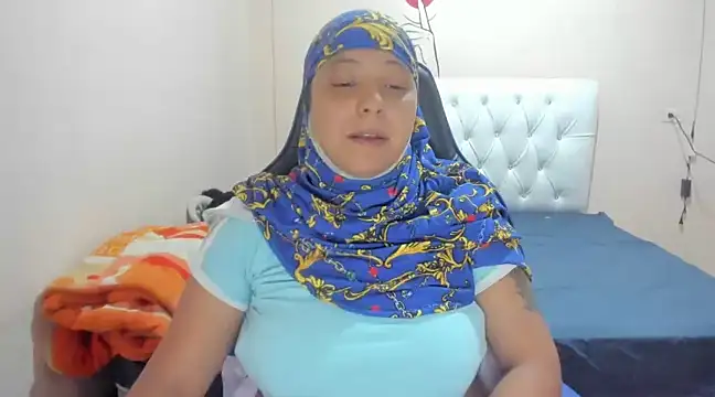 Snapshot of Leylafourniert chatting on February 10, 2025, 11:02 pm Leylafourniert online show from February 10, 2025, 11:02 pm