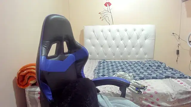 Snapshot of Leylafourniert chatting on February 16, 2025, 7:49 pm Leylafourniert online show from February 16, 2025, 7:49 pm