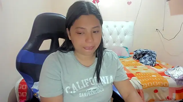 Snapshot of Leylafourniert chatting on February 26, 2025, 9:27 pm Leylafourniert online show from February 26, 2025, 9:27 pm