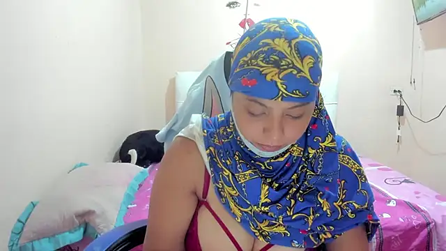 Snapshot of Leylafourniert chatting on March 10, 2025, 8:23 pm Leylafourniert online show from March 10, 2025, 8:23 pm