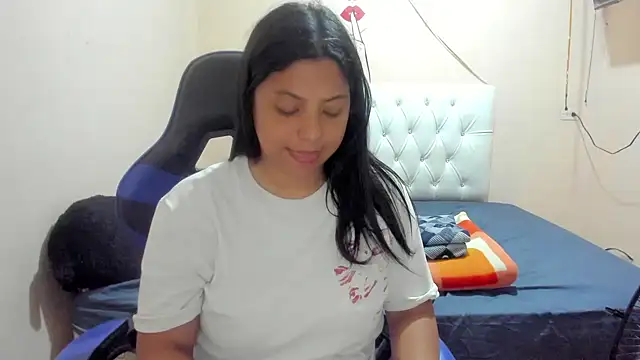 Snapshot of Leylafourniert chatting on March 22, 2025, 8:26 pm Leylafourniert online show from March 22, 2025, 8:26 pm