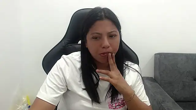Leylafourniert online show from June 29, 2026, 5:57 pm