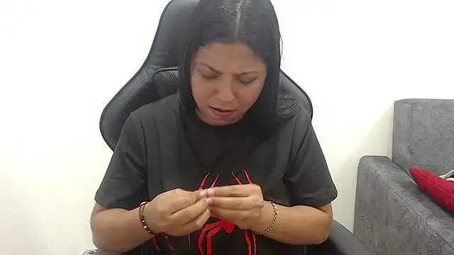 Leylafourniert online show from August 1, 2026, 8:19 pm