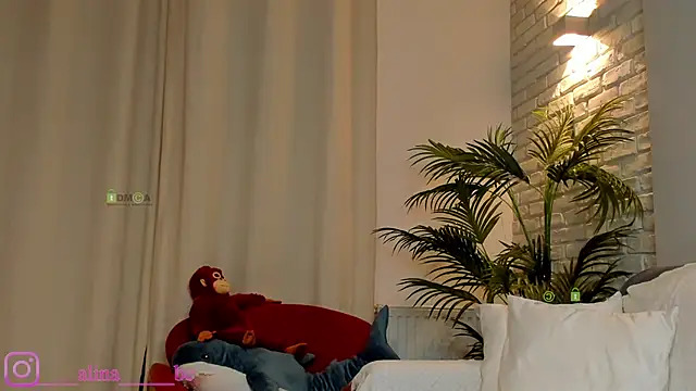 Snapshot of Miss--boo chatting on March 14, 2025, 11:22 pm Miss--boo online show from March 14, 2025, 11:22 pm