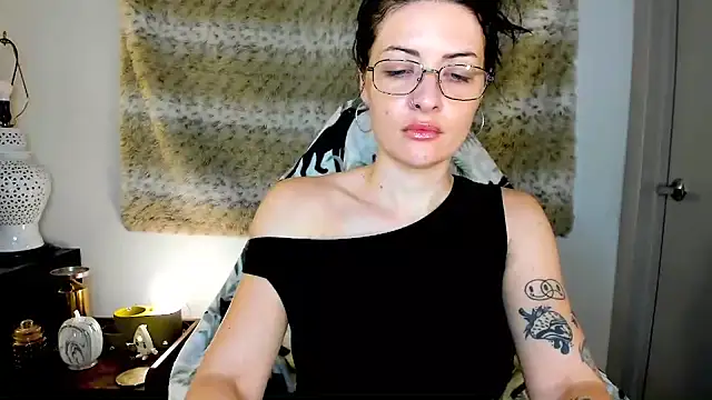 Snapshot of MelroseStrip chatting on September 21, 2025, 7:48 pm MelroseStrip online show from September 21, 2025, 7:48 pm