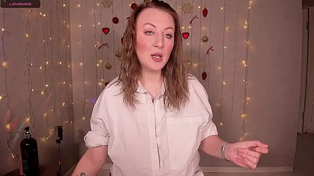 Snapshot of Mira_Xo_ chatting on December 7, 2024, 5:48 am Mira Xo online show from December 7, 2024, 5:48 am