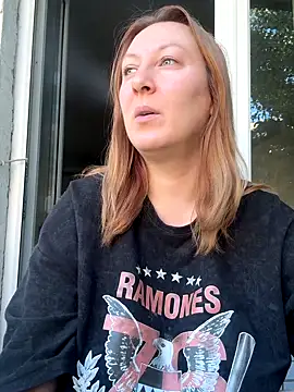 Snapshot of Mira_Xo_ chatting on September 23, 2025, 6:16 am Mira Xo online show from September 23, 2025, 6:16 am