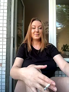 Snapshot of Mira_Xo_ chatting on September 25, 2025, 7:01 am Mira Xo online show from September 25, 2025, 7:01 am