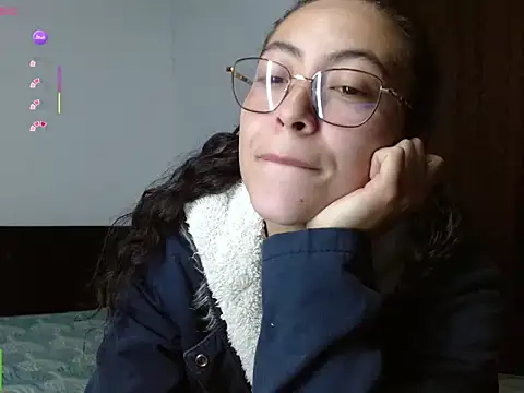 Snapshot of Olivia_Bright chatting on May 17, 2026, 12:30 am Olivia Bright online show from May 17, 2026, 12:30 am