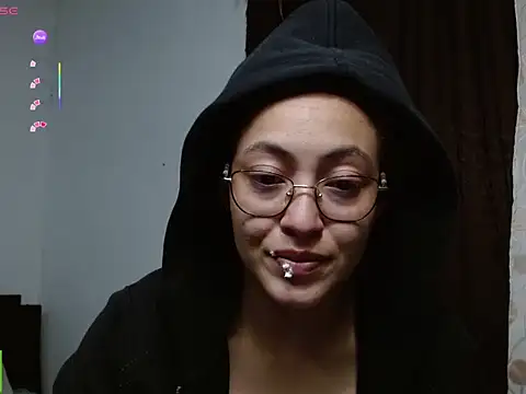Snapshot of Olivia_Bright chatting on June 19, 2026, 1:54 am Olivia Bright online show from June 19, 2026, 1:54 am