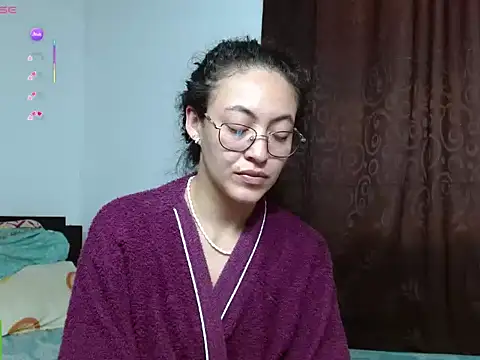 Snapshot of Olivia_Bright chatting on June 28, 2026, 9:43 pm Olivia Bright online show from June 28, 2026, 9:43 pm