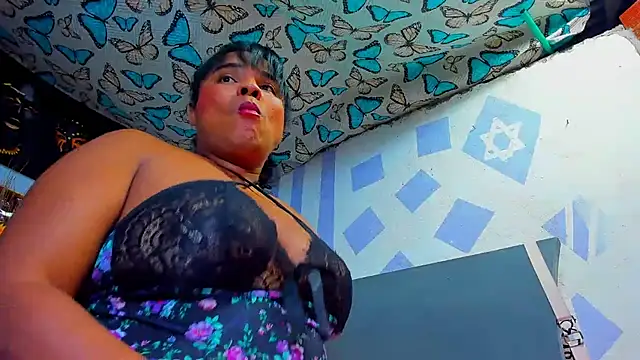 Snapshot of luciana_osorno chatting on October 23, 2025, 4:56 am luciana osorno online show from October 23, 2025, 4:56 am