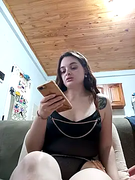 Snapshot of Emmacut chatting on October 9, 2025, 1:09 pm Emmacut online show from October 9, 2025, 1:09 pm