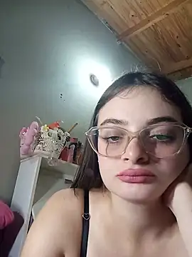 Snapshot of Emmacut chatting on July 24, 2026, 9:57 pm Emmacut online show from July 24, 2026, 9:57 pm