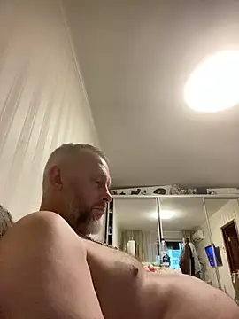 Snapshot of GHsveter chatting on June 12, 2026, 5:23 pm GHsveter online show from June 12, 2026, 5:23 pm