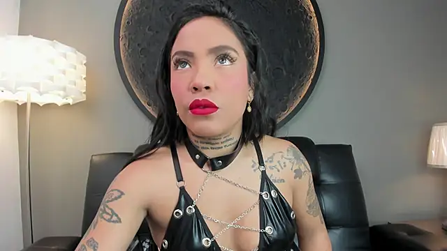 Snapshot of miss_vaiolette chatting on February 21, 2025, 11:01 am miss vaiolette online show from February 21, 2025, 11:01 am