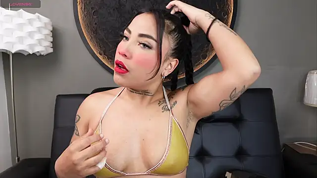 miss vaiolette online show from May 2, 2026, 11:04 am