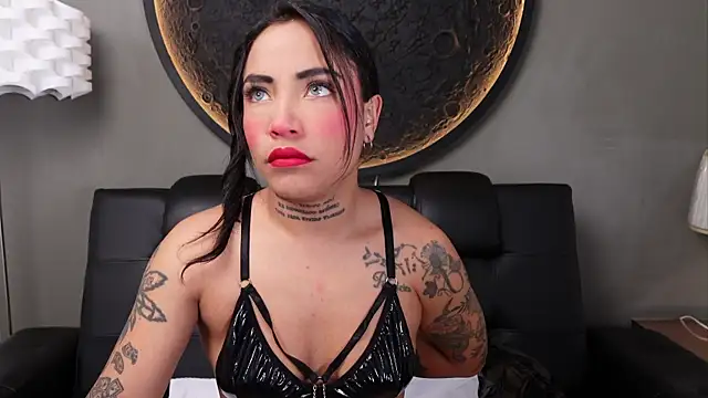 Snapshot of miss_vaiolette chatting on June 27, 2026, 11:04 am miss vaiolette online show from June 27, 2026, 11:04 am