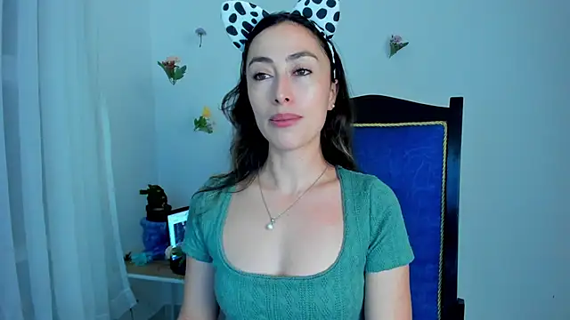 Snapshot of Amatiista chatting on February 19, 2025, 10:45 am Amatiista online show from February 19, 2025, 10:45 am