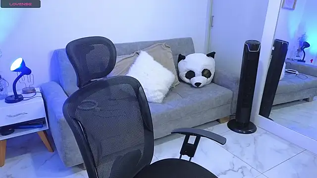 Snapshot of annylouis chatting on September 17, 2025, 7:26 pm annylouis online show from September 17, 2025, 7:26 pm